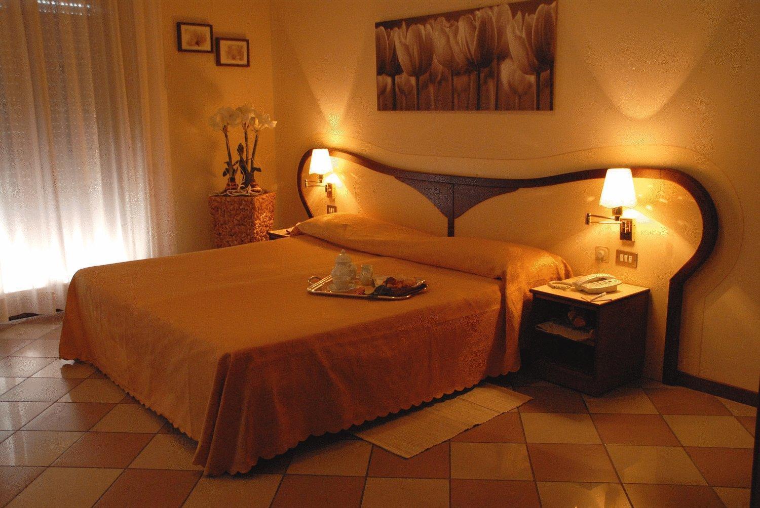 Hotel La Fenice ฟอร์มิจิเน ภายนอก รูปภาพ