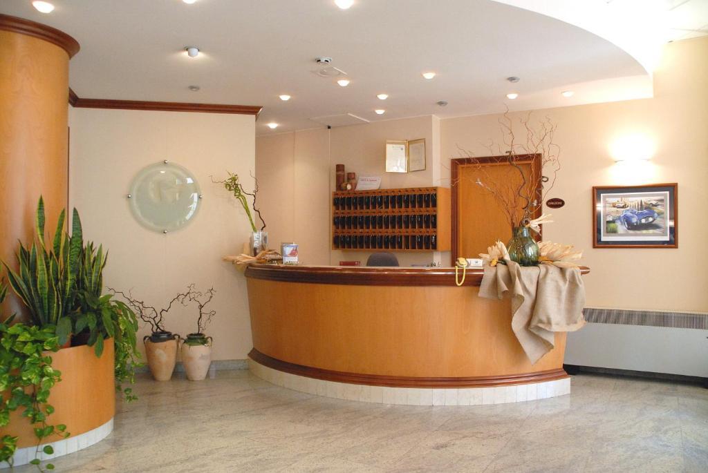 Hotel La Fenice ฟอร์มิจิเน ภายนอก รูปภาพ